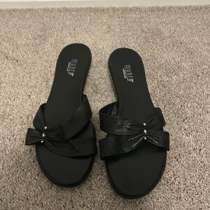Munro American Black Comfortable Sandal